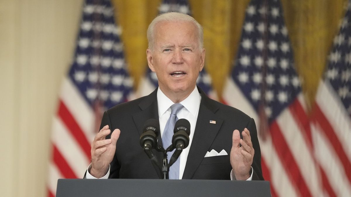 Biden: Stojím si za stáhnutím vojsk. Afghánská armáda se zbaběle vzdala